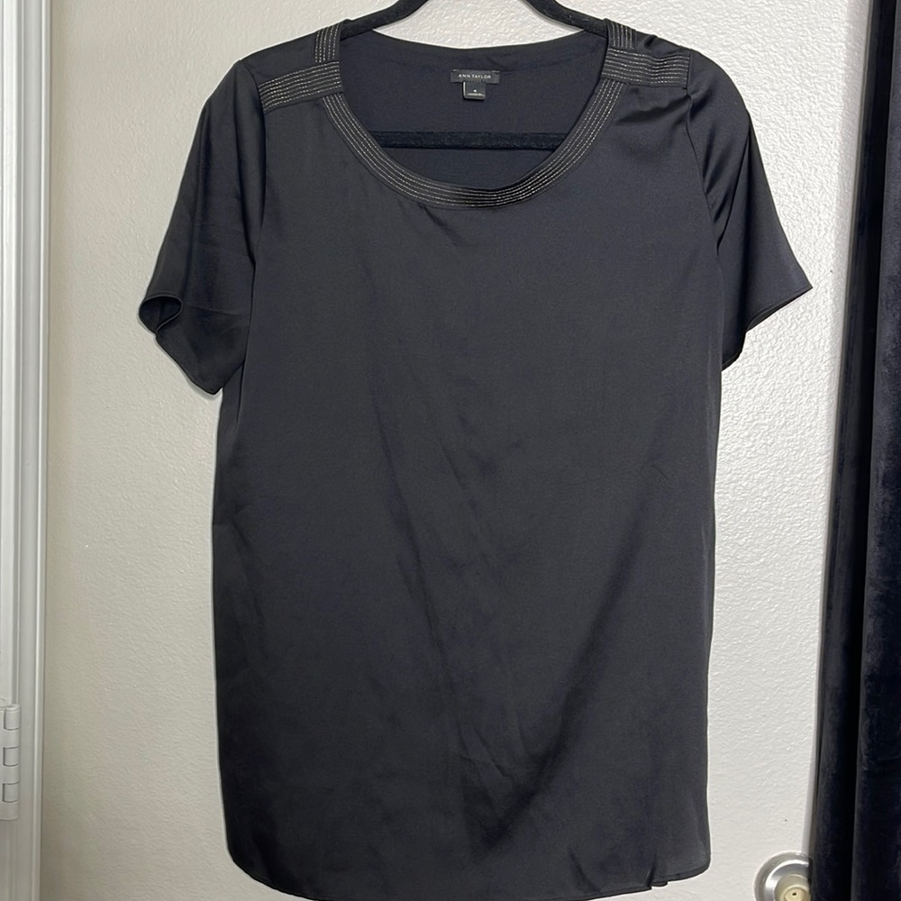 Nwot Anne Taylor Black Crewneck Blouse | Size M